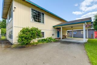 Shared Yard + Fire Pit: Airy Anchorage Apt! - 7
