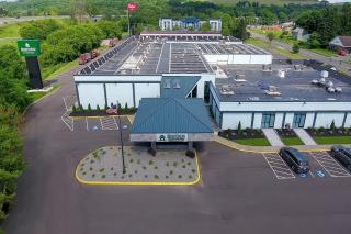 HomeTowne Studios by Red Roof & Conference Center Cortland - 2