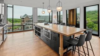 New luxury ski in ski out 4 bedroom at One At Spruce Peak By Stowe Mountain Rentals - Stowe - 4