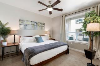 Lux 2Bdr 2Ba - Pool, HotTub, FreePrkg, KingBed NEW - 8