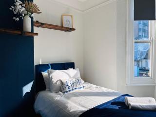 3 Bedrooms -5 minutes walk from Brighton Train Station - Perfect for Contractors, Families, and Larger Groups - Sleeps 7 - Brighton & Hove - 3
