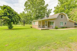Greers Ferry Home with Fire Pit Near Shiloh Marina! - - 0