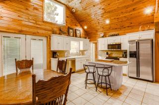 Greers Ferry Home with Fire Pit Near Shiloh Marina! - - 3