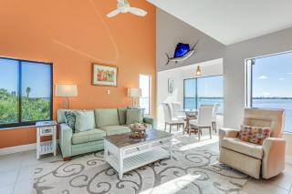 Bright Englewood Gem Rooftop Patio, Walk to Beach - Englewood - 0