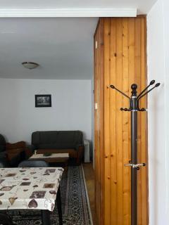 Sunlit City Apartment Gjakova - 8