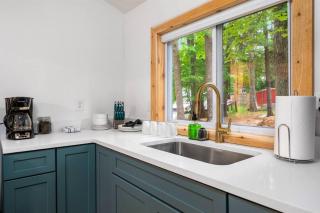 Modern Cabin on Arbutus Lake - Traverse City - 4