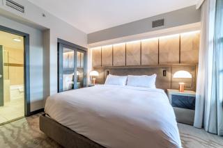 Luxury 2 Bedroom Penthouse with Stunning Views! - 7