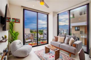Top Floor Skyline 2BR in Versalles - 8