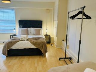 Ground Floor Wimbledon Flat With Parking - 3