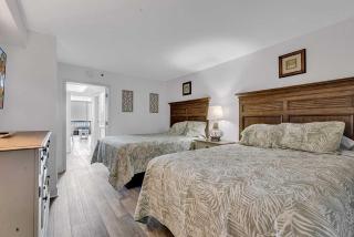 Coastal Suite Renovated with Oceanfront Charm - Myrtle Beach - 7