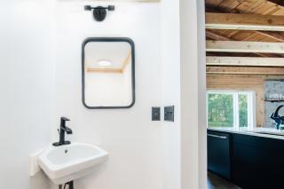 The Cottage by Wanderlust Abodes - Bellaire - 2