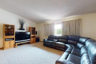 3BR Cozy Apartment with Mountain Views - 7