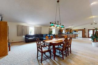 3BR Cozy Apartment with Mountain Views - 5