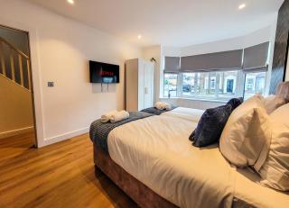 4 bed 2 bath Spacious House with 2 Driveway parking in Ilford London - Londra - 8