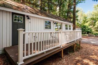 Cottage with Lakeview Suite - Traverse City - 6
