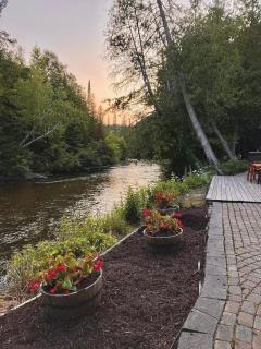 Boardman Monarch! River! Hot Tub! Fireplace! - Traverse City - 3