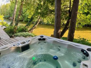 Boardman Monarch! River! Hot Tub! Fireplace! - 2