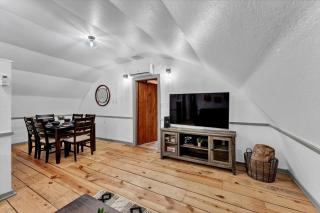 Rustic Barn Retreat - 1