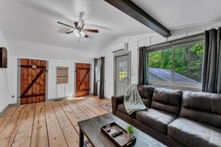 Rustic Barn Retreat - 6