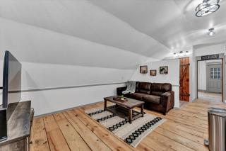 Rustic Barn Retreat - 3