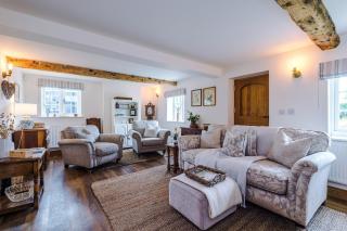 NEW! Stunning 3- Bed Cottage in Audlem by 53 Degrees Property, Ideal for Families & Groups! - 8