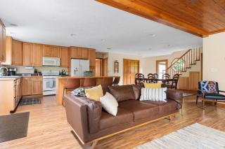 Firefly Lodge, Beautiful River, Hot Tub, Woodstove - 1