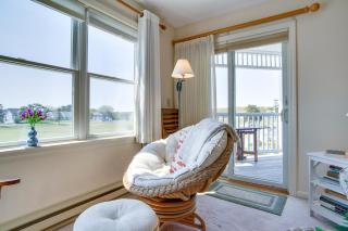 Breezy Oak Bluffs Condo - Steps to Inkwell Beach! - 5