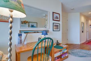 Breezy Oak Bluffs Condo - Steps to Inkwell Beach! - Oak Bluffs - 4