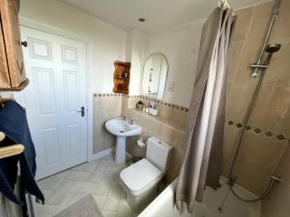 Central Wimbledon Apartment with Parking - Londra - 2