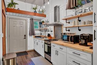 Rustic Tiny Retreat - 3
