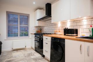 Luxurious 3-Story Townhouse, sleeps up to 10! - 7