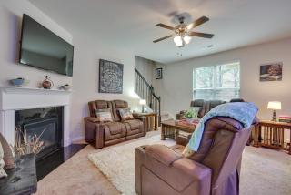 Spacious Atlanta Vacation Home about 3 Mi to Airport - College Park - 3