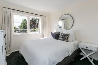 Views, close to town - Havelock North - 8