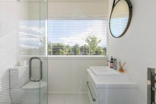 Views, close to town - Havelock North - 7