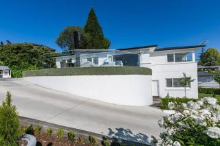 Views, close to town - Havelock North - 5