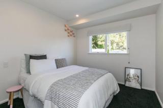 Views, close to town - Havelock North - 3