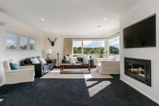 Views, close to town - Havelock North - 1