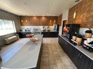 Wingate by Wyndham Appleton - 9