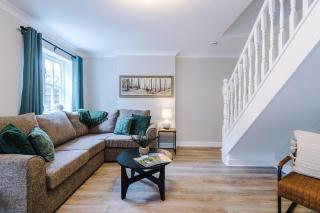 NEW! Stunning 3-Bed Home in Chester by 53 Degrees Property, Ideal for Groups, FREE Parking! - 9