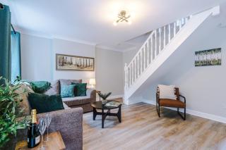 NEW! Stunning 3-Bed Home in Chester by 53 Degrees Property, Ideal for Groups, FREE Parking! - 8