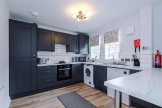 NEW! Stunning 3-Bed Home in Chester by 53 Degrees Property, Ideal for Groups, FREE Parking! - 3