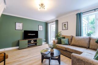 NEW! Stunning 3-Bed Home in Chester by 53 Degrees Property, Ideal for Groups, FREE Parking! - 7