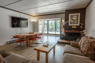 Updated 2 Bedroom 2 Bathrooms 1849 Condos #109 Steps to Canyon Lodge Sleeps 6 - Mammoth Lakes - 0
