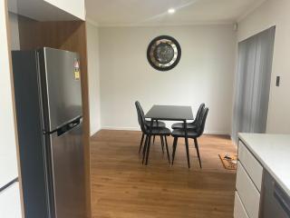 4 Bedroom holiday home at 99 - Auckland - 8