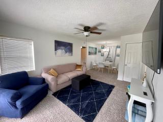 Pet Friendly, 5 Minutes to Town, 20 Miles to the Beach - 0