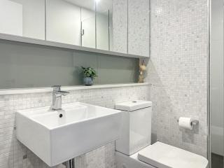 Stylish 1br1ba Apt In Footscray Pool Gym Wifi - 1