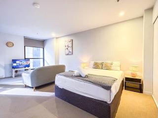 Bright 1br1ba Studio Wifi Balcony In Abeckett St - 2
