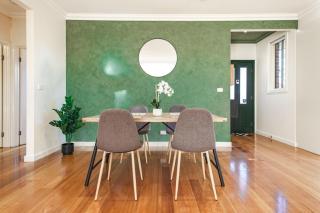 Nunawading Beautiful 3br Housedeckingcourtyard - Nunawading - 2