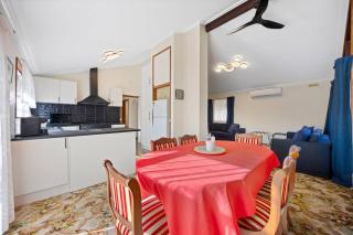 Enjoy a unique boutique space in a great location - - 0