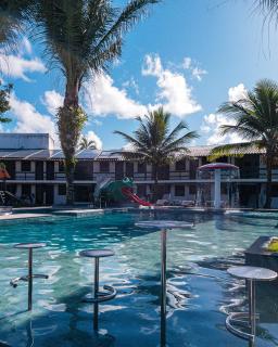 O BEIRA MAR PRAIA HOTEL está LOCALIZADO na ORLA, na PRAIA DE TAPERAPUAN, CAFÉ INCLUSO, Wi-Fi 500mb, PISCINAS, Estacionamento Privativo, Ar Condicionado Split, SMART TV, Frigobar, - Porto Seguro - 1